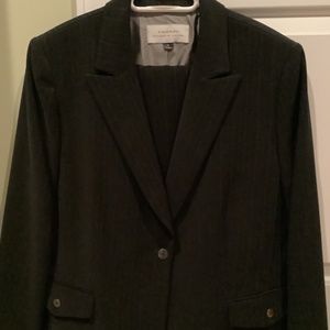 Tahari Arthur S Levine Black pinstripe Pantsuit size 16
